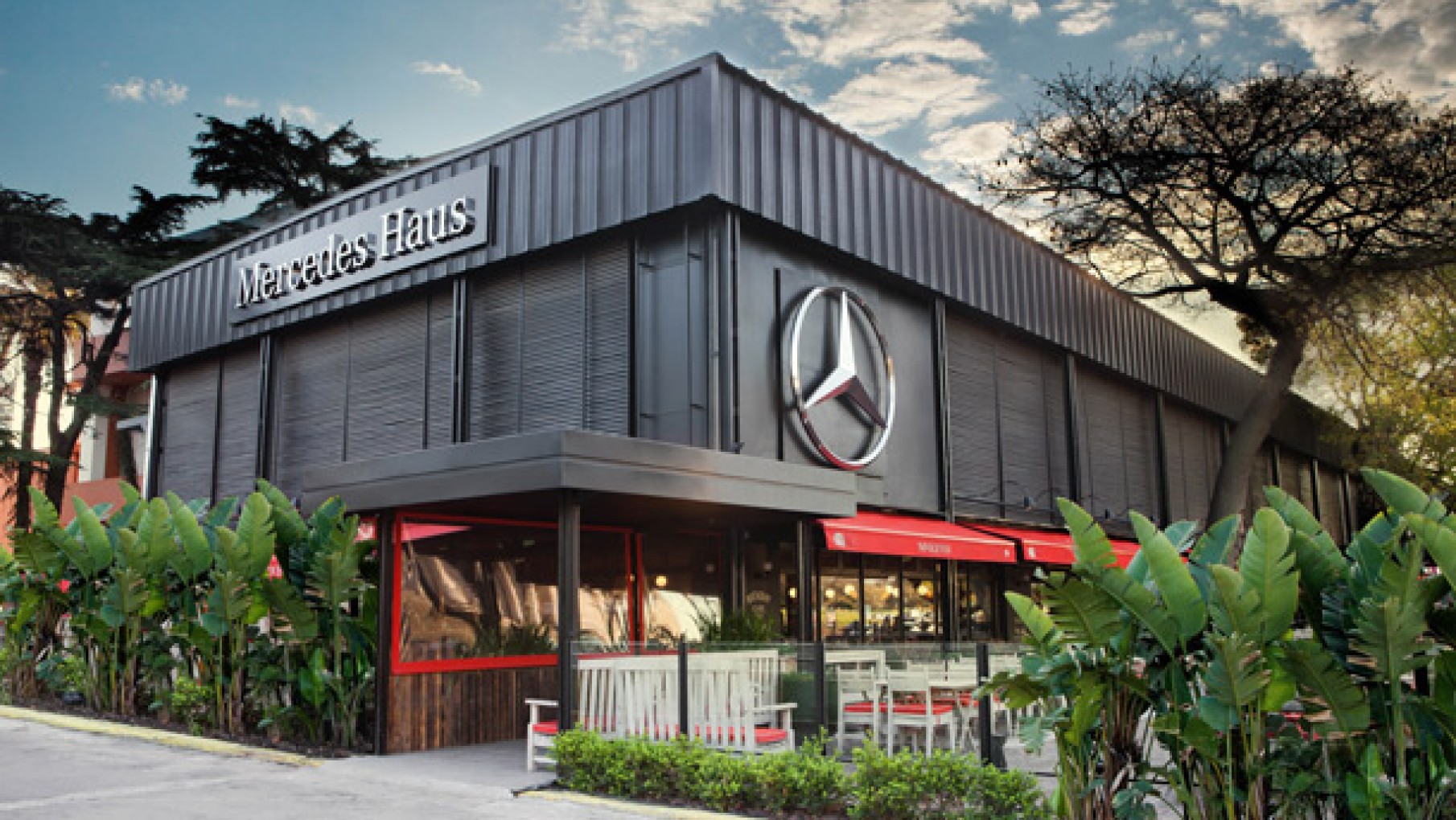 BODEGAS NIETO SENETINER Y JULIANA LÓPEZ MAY EN NOVECENTO