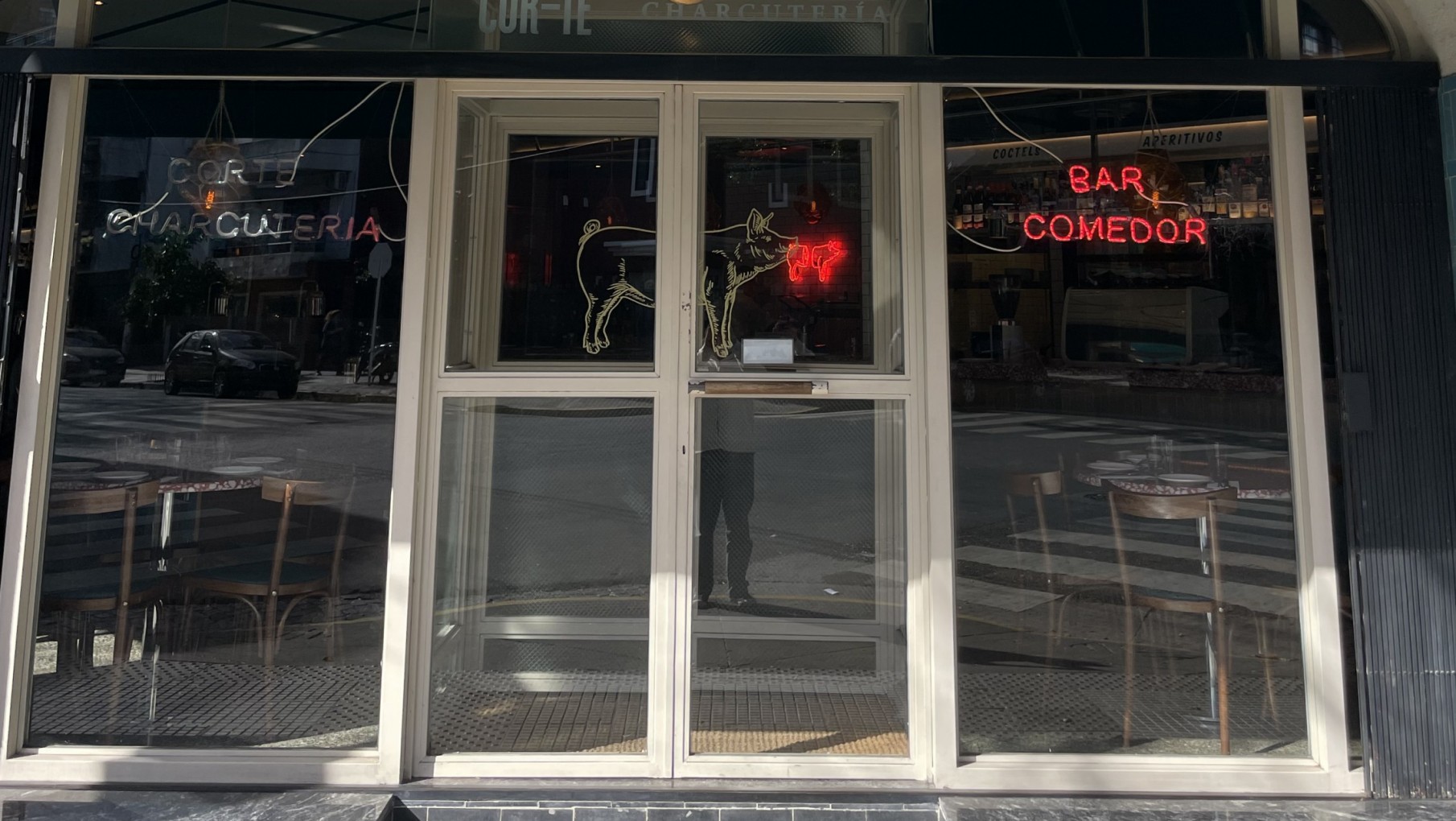 Corte Charcutería al paso un mediodía cualquiera