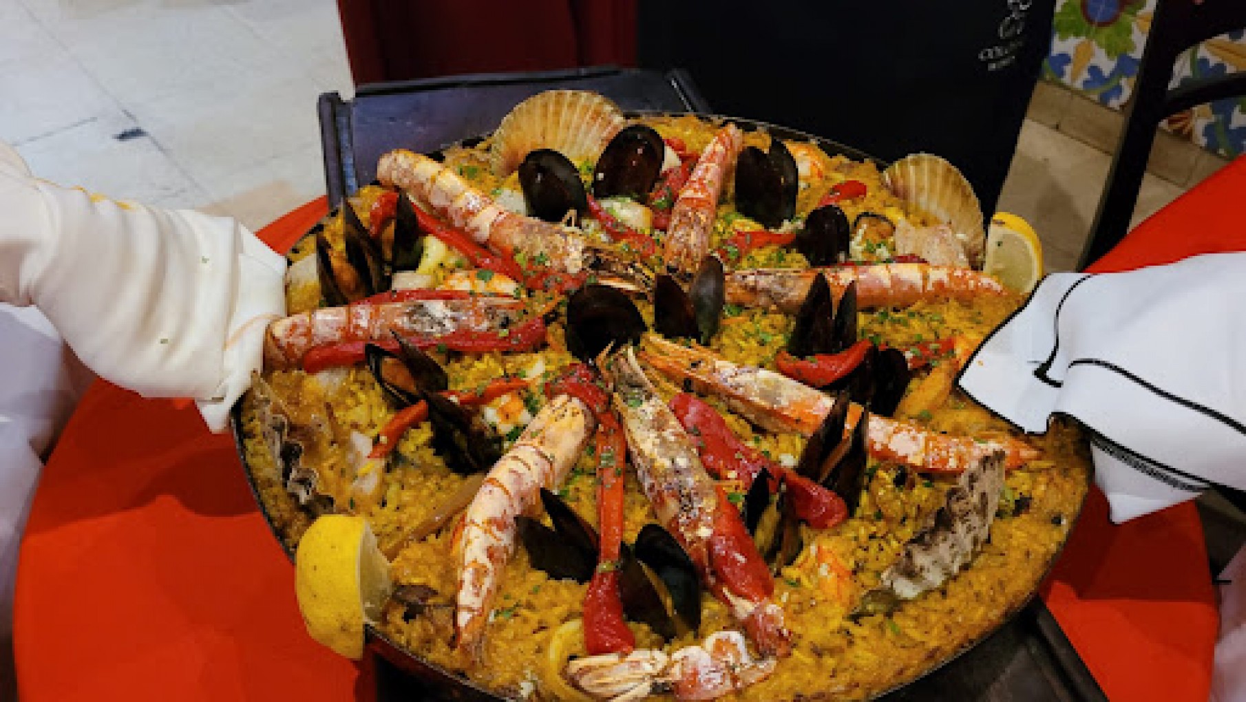 PAELLA, LO QUE SE DICE PAELLA? EN EL CASAL Y CON SOCARRAT!