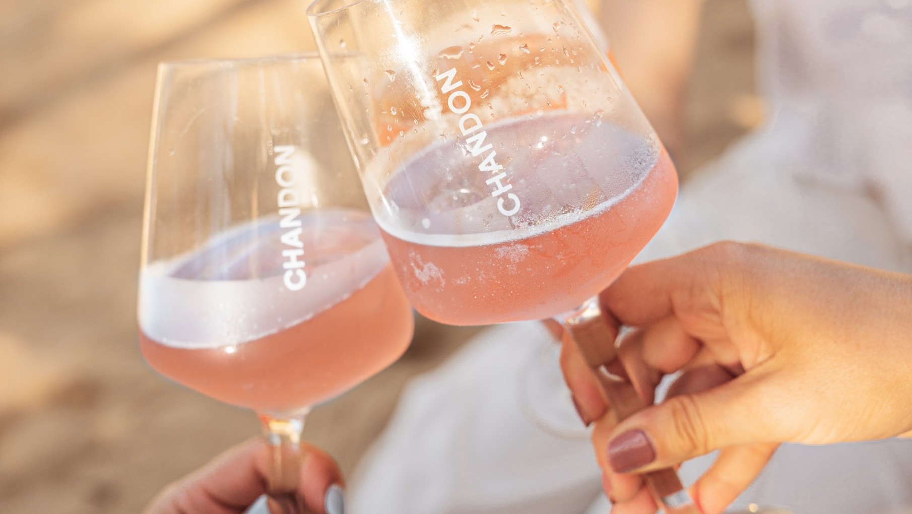 CHANDON INFALTABLE EN LA COSTA ORIENTAL & ARGENTINA.