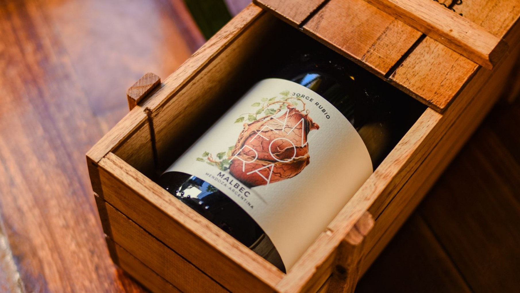 JORGE RUBIO, PRESENTA UN ESPECTACULAR VINO DE ANFORA.