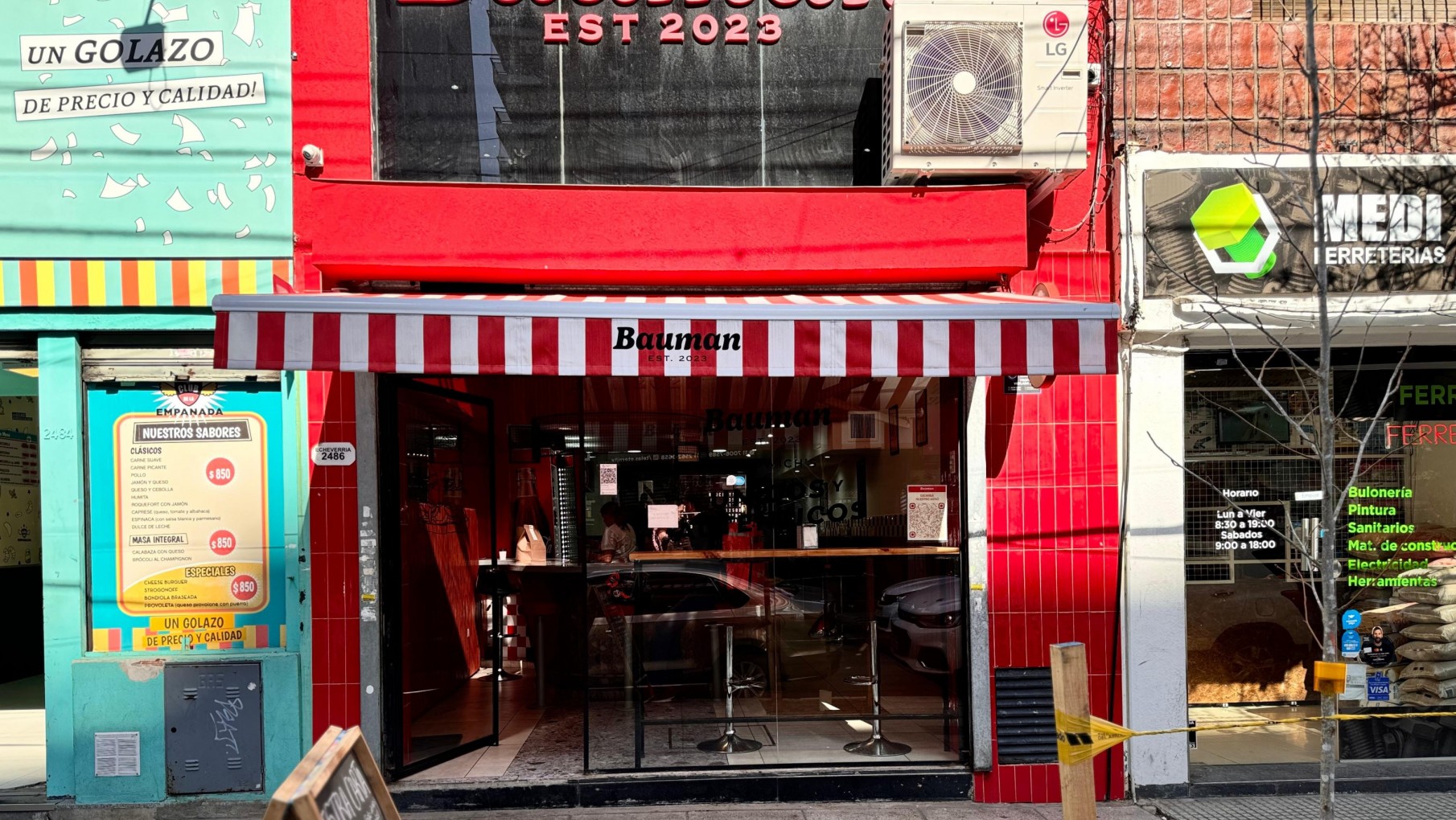 BAUMAN , LEJOS LOS MEJORES SANDWICHES.