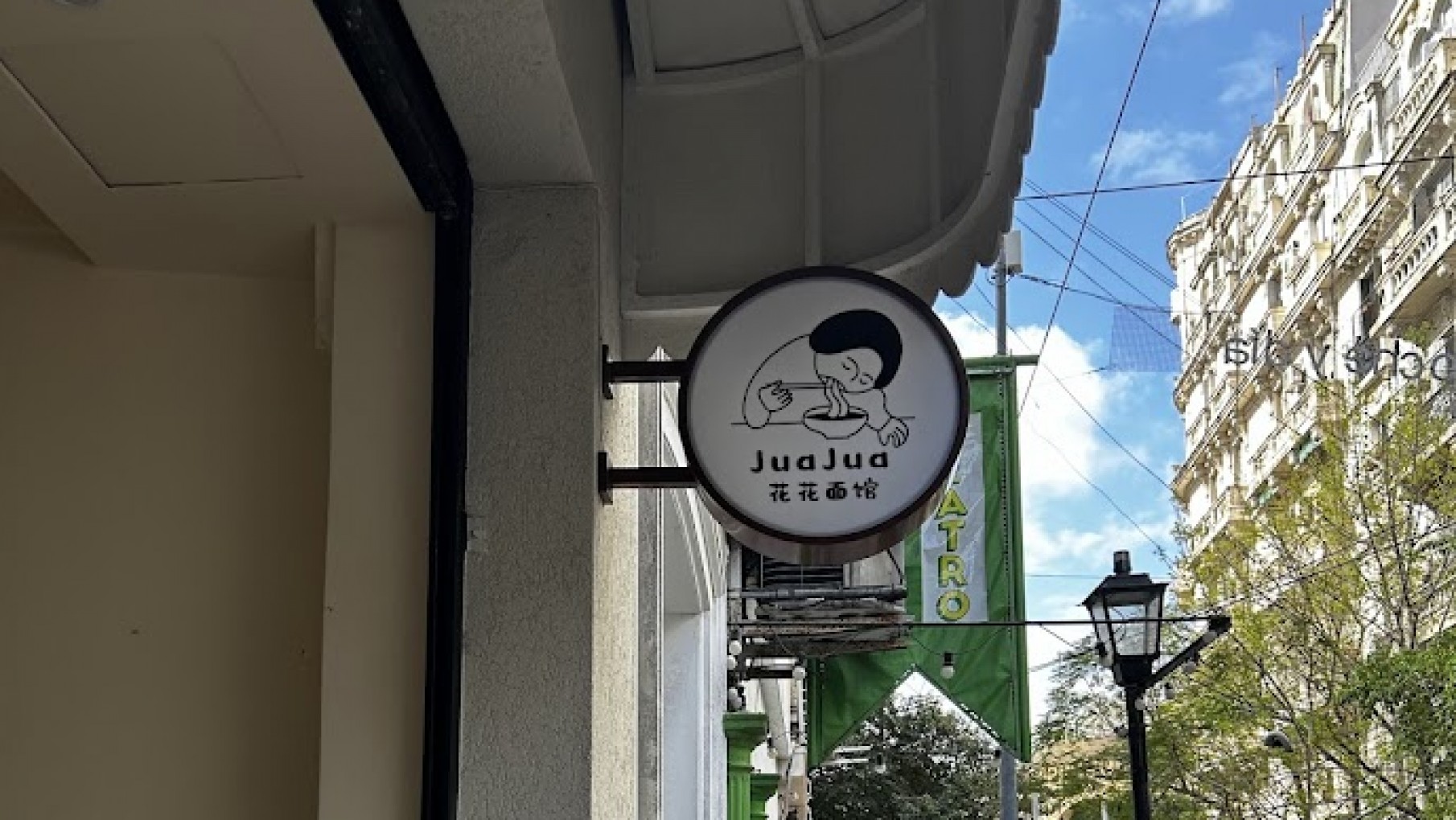 En el Abasto ¡de acá a la China!