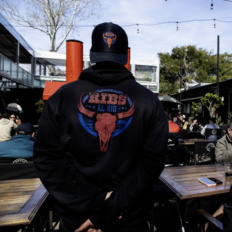 UN DUELO ÉPICO RIBS AL RÍO Y LOCOS X EL ASADO, EN COSTANERA.